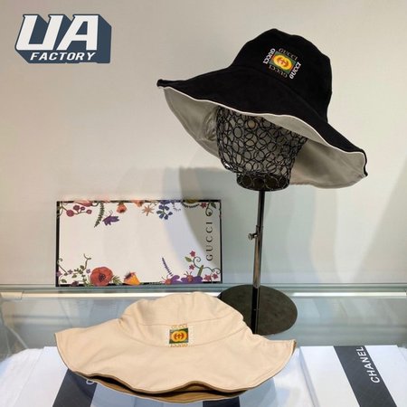 Gucci Wearable on both sides hats